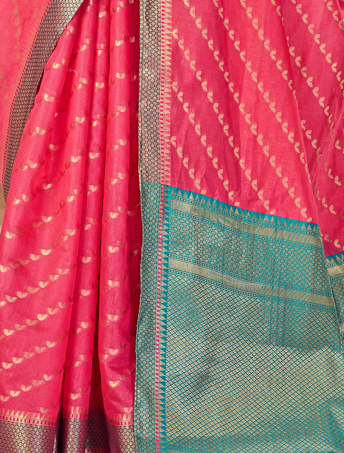 Timeless Beauty: Banarasi Silk Weaving Sarees for Women