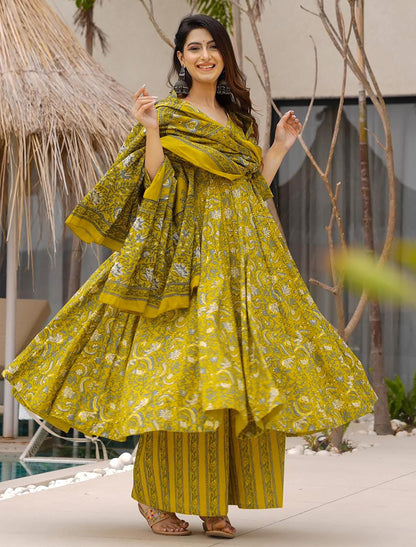 Yellow Muslin Kurta Set With Heavy Digital Print