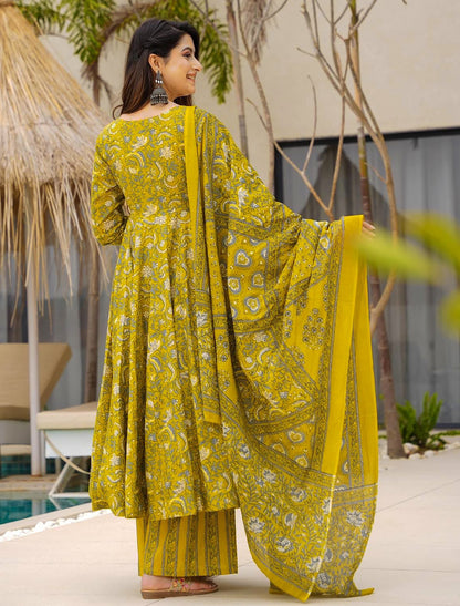 Yellow Muslin Kurta Set With Heavy Digital Print
